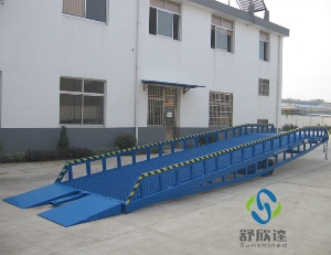 移動(dòng)型液壓登車橋